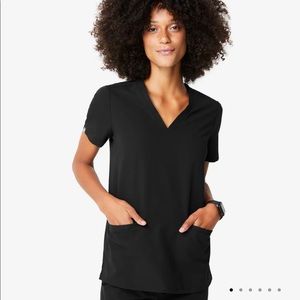 Casma™ Three-Pocket Scrub Top